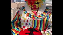 Клоун Гибби отсасывает хуй на колесе обозрения