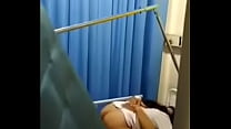 Enfermera es atrapada teniendo sexo con paciente