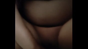 Heiße chinesische Mädchen masturbieren vor der Webcam