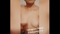 美しいアリの売り手、InstagramのZUHRAPRETTYに従って美容のつながりを得る