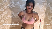 Красивая молодая индийская девушка мастурбирует в душе