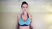 Brooke Lyn Rose, sexy Fitnesstrainerin, zeigt ihre großen Titten und ihren Körper.
