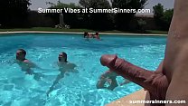 Jeux de sexe en piscine d'été