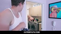 Dick-MILF Stiefmutter Madelyn Monroe Stieffamilie Sex Orgasmus mit Stiefsohn auf der Waschmaschine