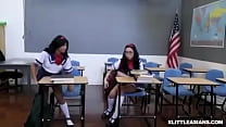 Asiatische Schulbabys erfreuen ihren Lehrern großen Schwanz