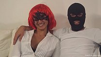 Застенчивая пара снимают свое первое домашнее порно в любительском видео