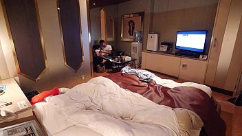 やらせなし完全リアル【個人撮影】【隠し撮り】　34歳人妻　神戸美人　若い男との濃厚接吻　浮気密会　昼のラブホテル