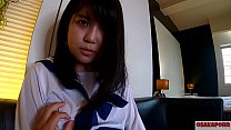 Remaja Jepun berusia 18 tahun dengan tetek mendapat orgasme dengan jari dan mainan seks. Amatur Asia dengan kostum cosplay sekolah membincangkan pengalaman bercinta. Mao 6 OSAKAPORN