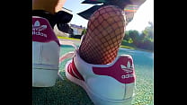Le mie Adidas Superstars totalmente sudate e puzzolenti Shoeplay, penzoloni, immersione