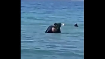 Syrer ficken seine Frau mitten im Meer