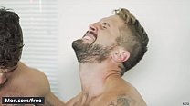 (Titus) Obtener su culo apretado follado duro en sexo grupal por (Wesley Woods, Jay Austin) - Men.com
