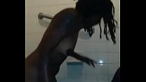 Ebony Freak wird in der Duschlied-Facetime durch skandalösen Grind auf YouTube zerstört