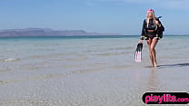 La fantastica bionda Khloe Terae ha una speciale sessione di immersioni sexy
