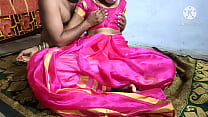 Sexe avec une femme au foyer indienne en sari rose