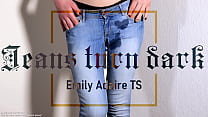 Trailer: Jeans werden dunkel - TS pisst in die Hose - Jeans benetzt - Emily Adaire Transdeutsch klatschnass lässig dünn