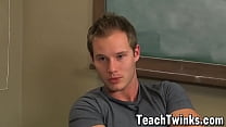 Professor Tyler Andrews anal fode estudante twink Elijah White