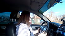 Russisches Mädchen hat die Lizenzprüfung bestanden (Blowjob, öffentlich, im Auto)