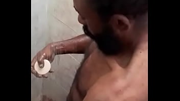 El mendigo tomando un baño para follar ............... mendigos.