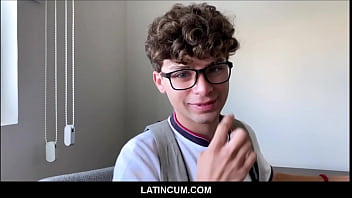 LatinCum.com - Junger jungfräulicher Twink Latin Boy Joe Dave wird von Fremden POV gefickt