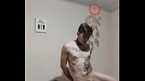 Бразильская женщина делает тантрический массаж, скрытый от мужа