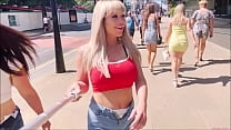Molly Brown Zara Lei trägt Windeln in der Öffentlichkeit! | (August 2021)