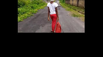 Kleines afrikanisches Teen mit natürlichen TittenFick den Fremden, den sie auf der Autobahn am Idanre Hill irgendwo in Nigeria getroffen hat-Naijaprincess