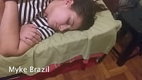 Myke brazil accoglie il duda e la mulatta per dormire con lui. Guarda i film completi X-Video RED