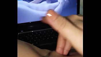 Adoro me masturbar vendo homens e reagindo aos vídeos deles, áudio em espanhol