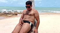 Yuri Gaucho masturbiert am Coqueirinho PB Beach mit Badegästen am Strand