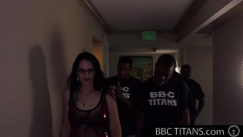 BBC PAWG Hotwife Christina Interracial DP Gangbanged por BBC Titans Crew