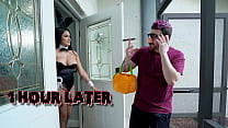 BANGBROS - Le lapin d'Halloween Serena Santos offre à son voisin en chaleur Logan Xander le régal de sa vie