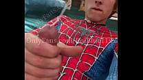 Io (BoiBlue11xx) tiro a ragnatele con il mio costume da SpiderMan, guarda di più su di me BoiBlue11xx su Twitter e