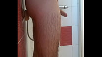 Masturbazione sotto la doccia