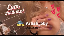 Arliah Bby показывает свое сексуальное тело