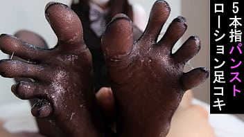 Die Bürodame benutzte schwarze Fünf-Finger-Strümpfe und Lotion für den Footjob. Japanisches Amateurpaar【souai】