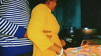Meri Kamwali Geeta Bhabhi Kameri Kamwali Geeta Bhabhi matou sua bunda e buceta na cozinha