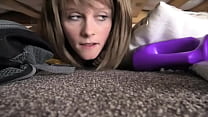 Britische Mutter steckt unter dem Bett fest