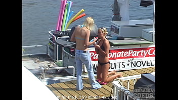 collégiennes nues faisant la fête dans le missouri sur des bateaux
