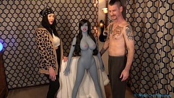 Unboxing e sesso alla pecorina con la realistica bambola del sesso elfo avatar - Mister Cox Productions