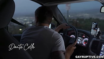 Gayruptive.com - супер горячая анальная сцена Данте Колле и Дакоты Пейн. Данте Колле — замкнутый человек, полный страхов и трепета по поводу своей личности. Хотя он успешный врач, он борется со своим внутренним голосом.