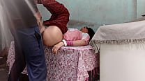 Vídeo de sexo romântico completo do casal recém-casado em hindi, hard fuck, chude wali girl, sexo pornô indiano, DESISLIMGIRL XVIDEO