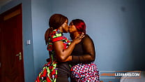 nigeriana lesbianas Caliente secreto beso hace su COÑO aplaudir