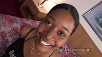 Schwarzes Mädchen mit dickem Arsch in Pornovideo mit schwarzen Mädchen