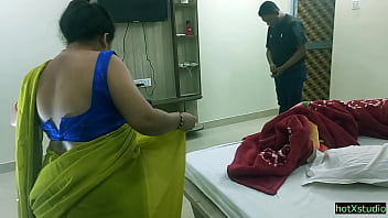 Un homme d'affaires indien baisé par une femme de ménage chaude à Kolkata! Effacer l'audio sale