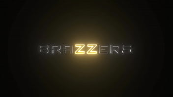 Criada traviesa es castigada - Dee Williams, Olivia Vee / Brazzers / transmisión completa de www.brazzers.promo/vee