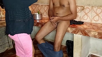 La criada dijo señor, primero para cocinar la comida y luego para follarla bien - Porno en voz hindi