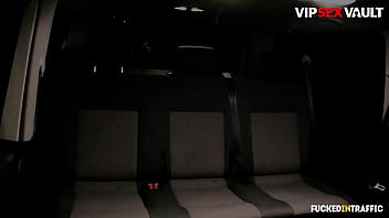 VIPSEXVAULT - (Leny Evil, Jenny Simons) - Sexe chaud à l'arrière avec une blonde en chaleur et son chauffeur