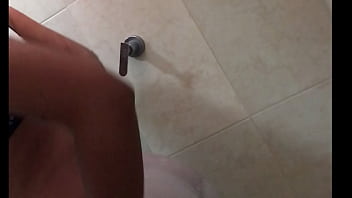 banho no hotel brasileiro