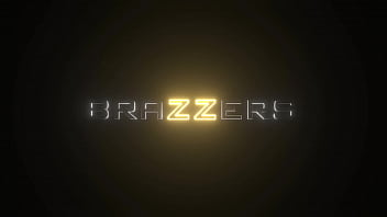 Madrastra sedienta y la nerd del entrenador - Vivianne Desilva, Willow Ryder / Brazzers / transmisión completa de www.brazzers.promo/coac