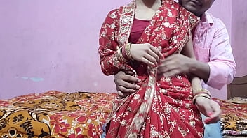 La fille à proximité semblait porter un sari, si elle n'était pas d'accord, alors lui a donné une bonne baise.